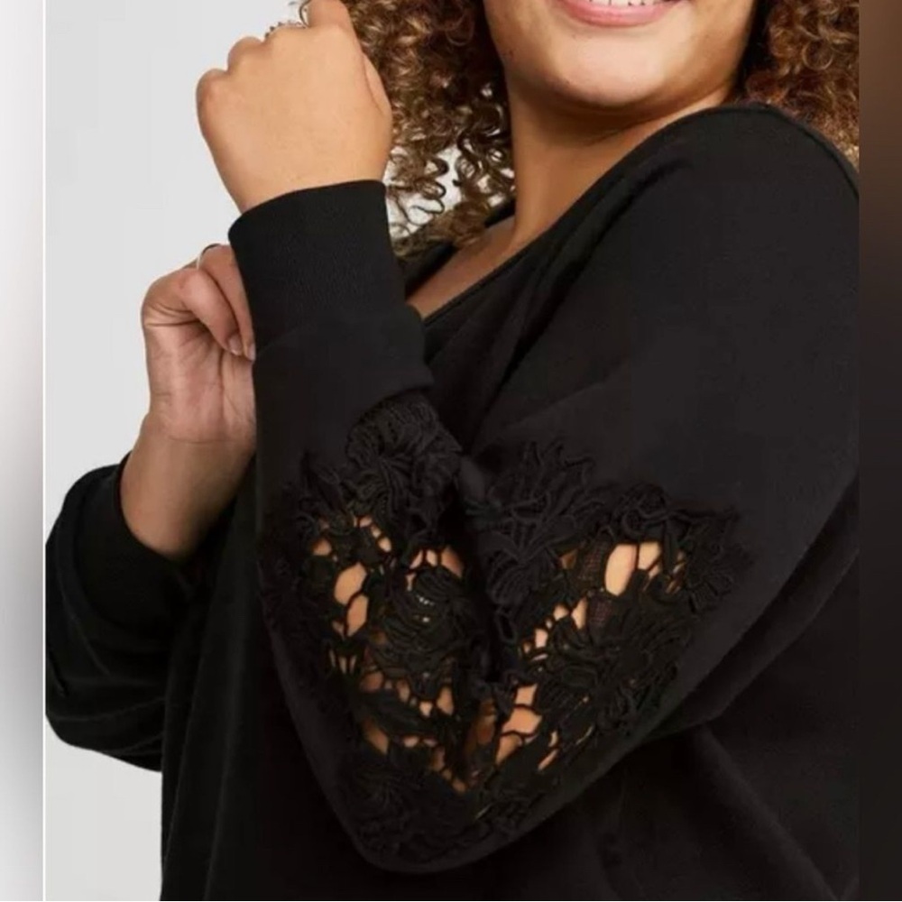 Torrid Size 3 sweatshirt with cutout sleeves v neck